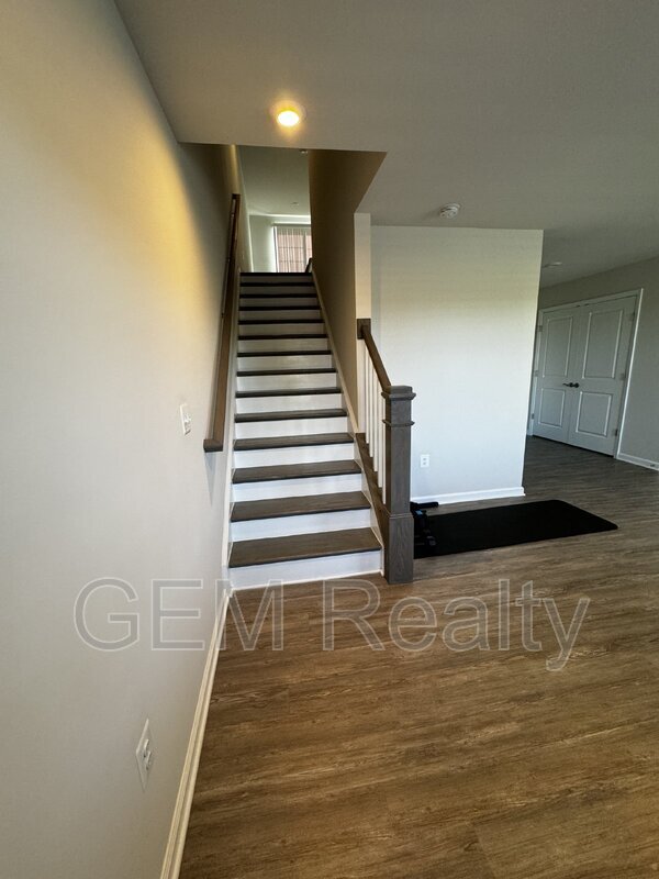 Building Photo - 1853 Sag Harbor Ln