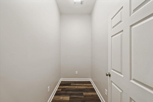 Building Photo - 2046 Courtland Pl