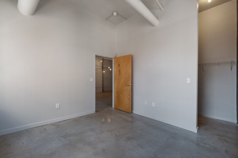 Building Photo - 1006 Olive St