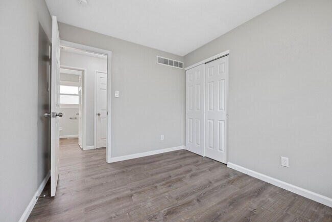 Building Photo - 537 Lynn Haven Ln