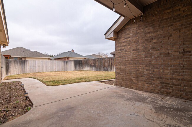 Building Photo - 5710 Llano Ct