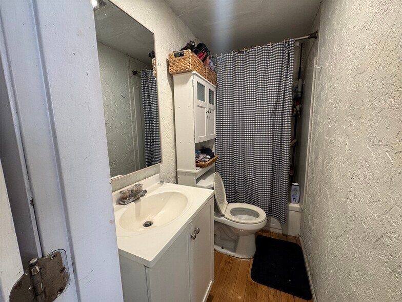 Primary Photo - 39 Charter St