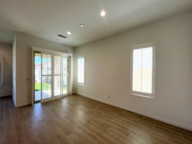 Building Photo - 2 bed, 2 bath located in Corona, CA! (55+ ONLY)