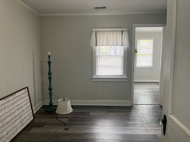 Building Photo - Newly Renovated Three Bedroom House in West Ashley