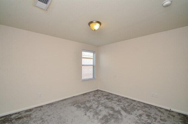 Building Photo - 7015 Baitland Dr