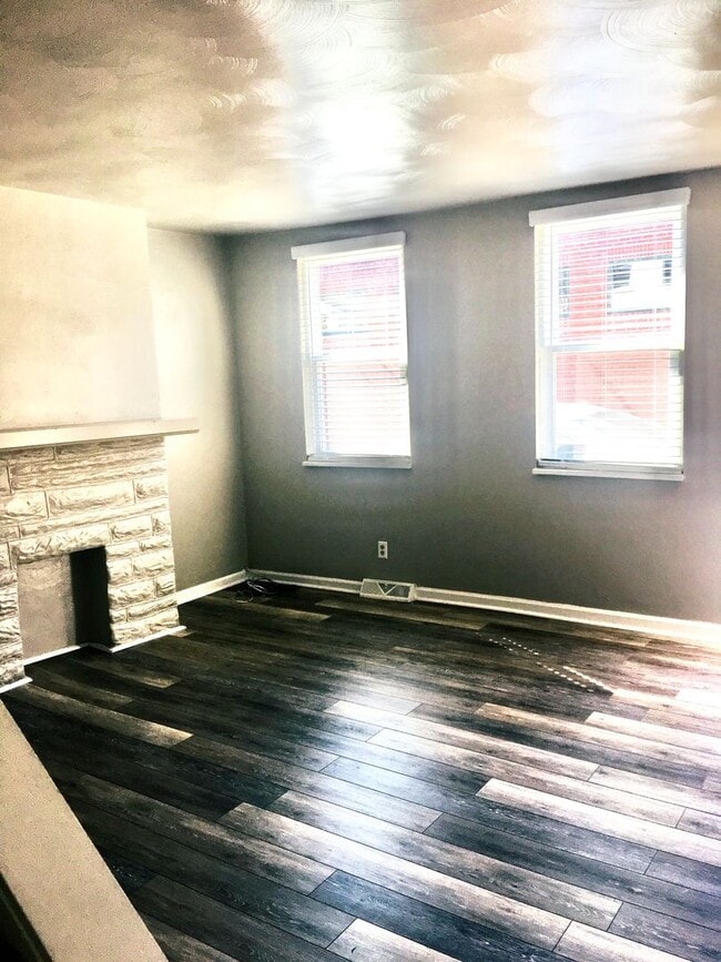 Building Photo - 3 bedroom in heart of South Side