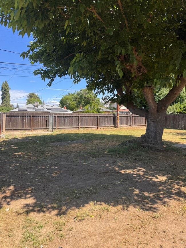 Building Photo - Beautifully Updated 4/2 in Old Fig