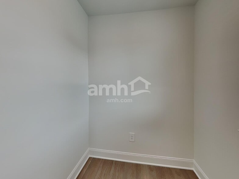 Building Photo - 330 Golucke Wy