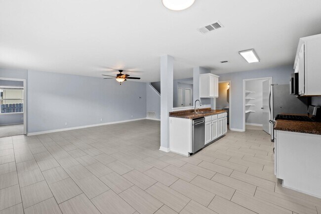Building Photo - 6003 Wideleaf Dr