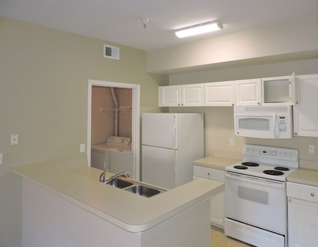 Building Photo - 1 bd /  1 ba condo at The Palms Club community