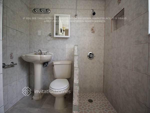 Building Photo - 5217 NE 2nd Ave