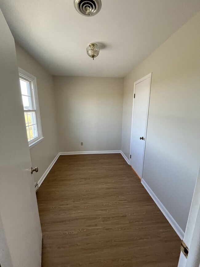 Building Photo - 8298 Scenic Dr