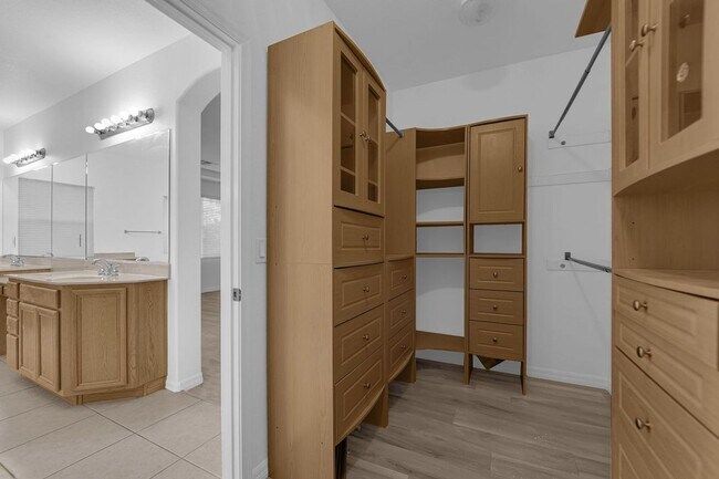 Building Photo - Luxury Rental in Summerlin