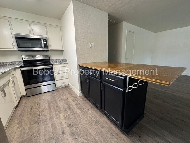 Building Photo - 2523 Baker Dr