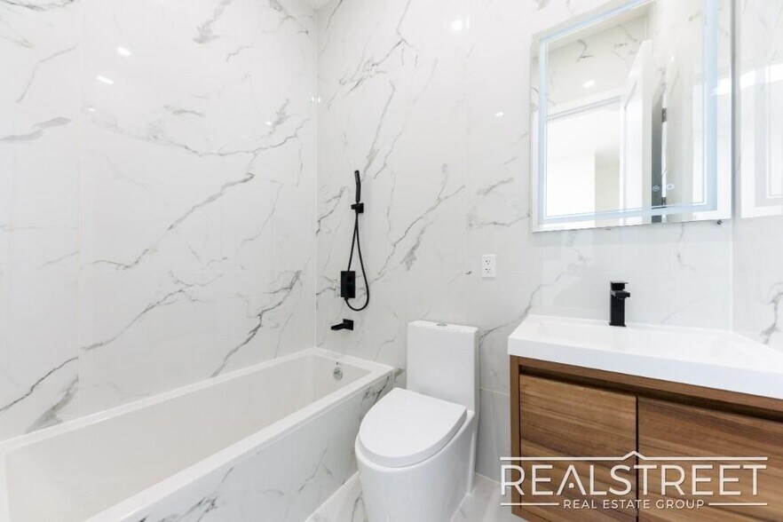 Building Photo - Brand New 3 Bed, 2 Bath with In-Unit Laund...