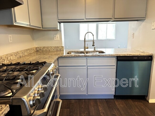 Building Photo - 862 Regal Path Ln