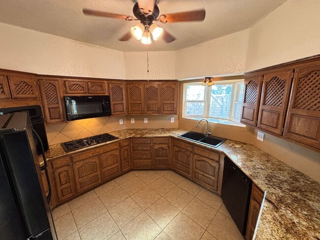 Building Photo - Stunning 3Bed/2Bath/2Car 1st Floor Condo with Private Yard, and Luxurious Amenities!