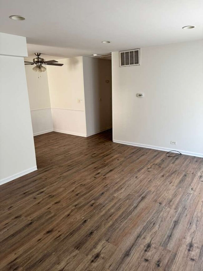 Building Photo - 1485 Quaker Ln