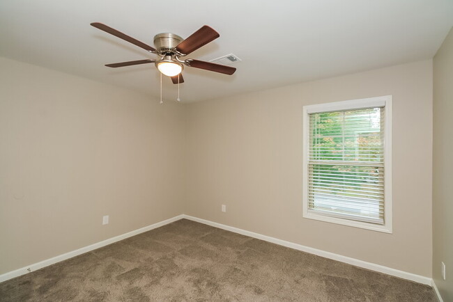 Building Photo - 287 Whaleys Lake Dr