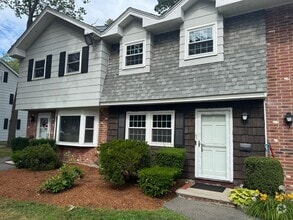 Building Photo - Refreshed 2 Bed 1.5 Bath Townhouse | Pet O...