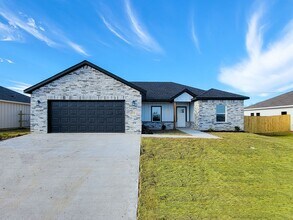 Building Photo - Beautiful 3 Bedroom 2 Bath Home!!