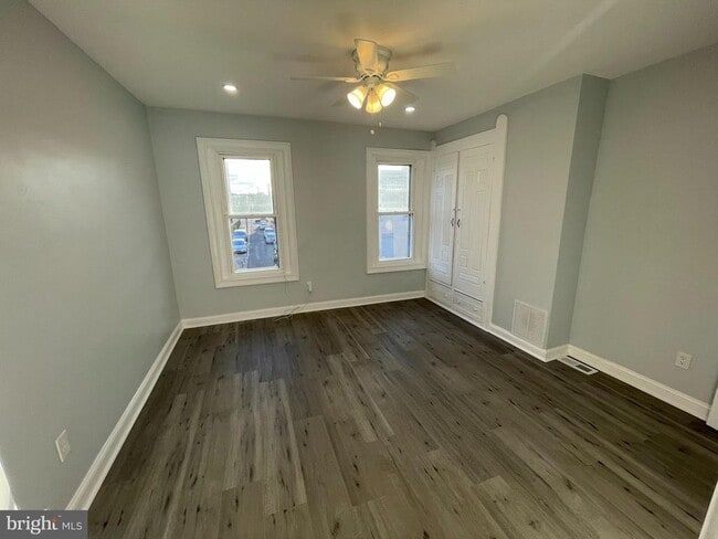 Building Photo - 1839 E Clementine St