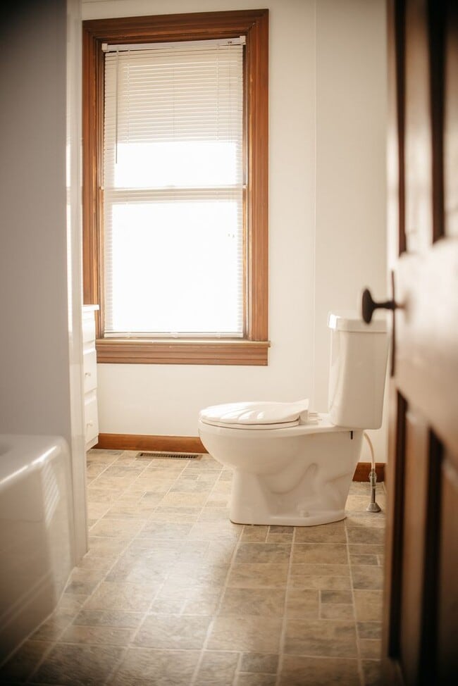 Building Photo - 352 S Catherine St