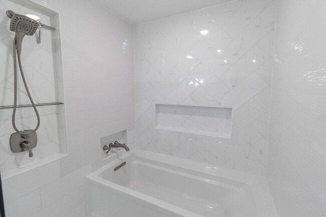 Building Photo - 2500 Bluff Blvd