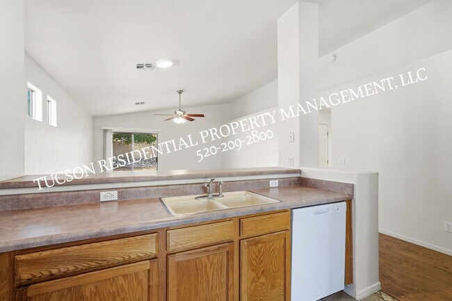 Building Photo - 2440 N Creek Vista Dr