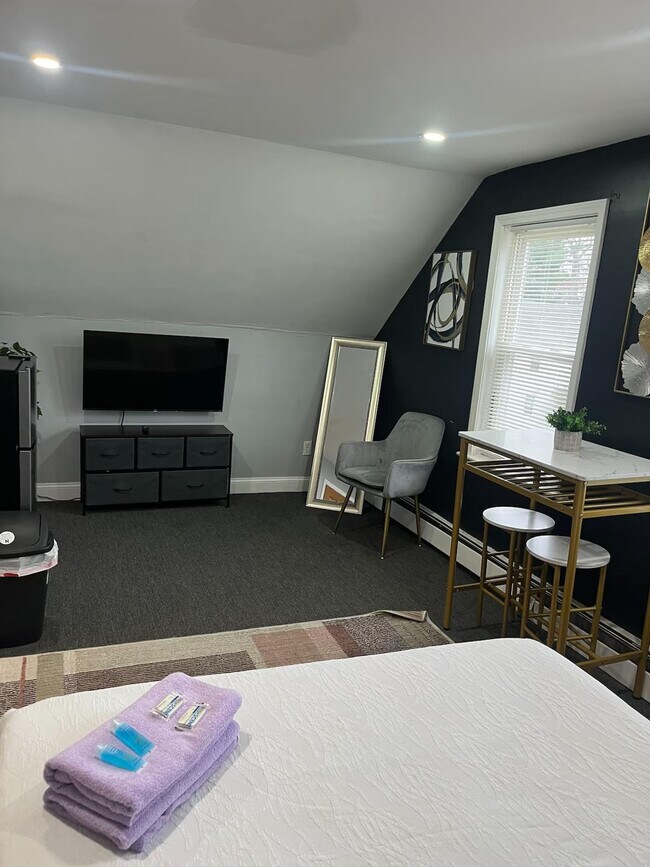 Building Photo - 56 Longmont St