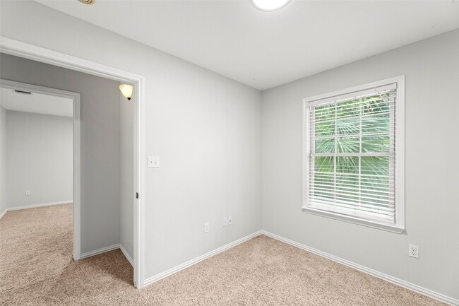 Building Photo - 14115 River Forest Dr