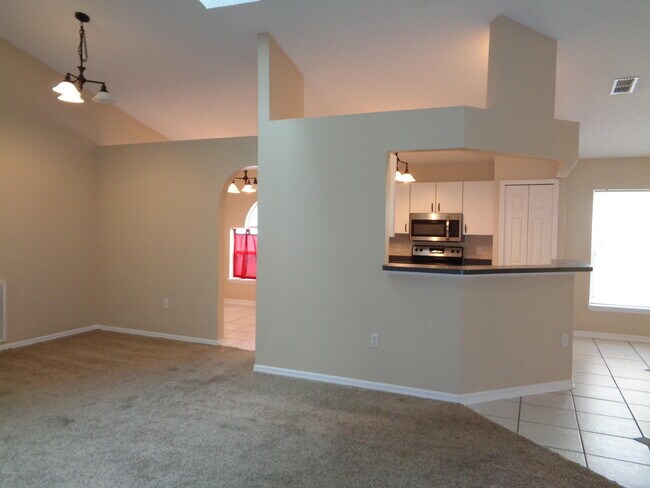 Building Photo - 2600 Alicia Ln