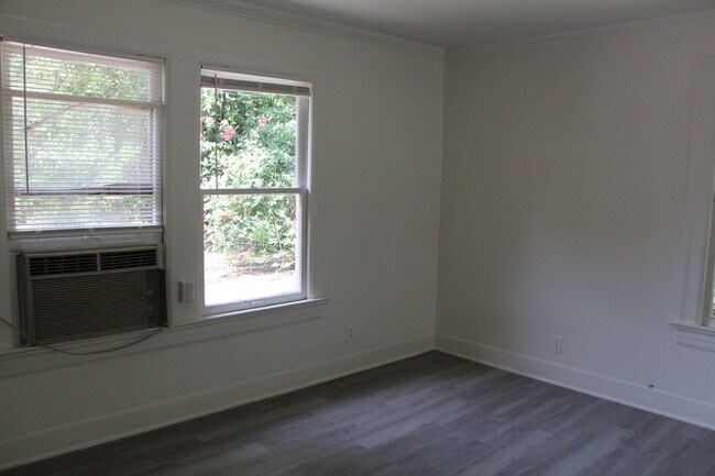 Building Photo - 2370 Harrison Ave