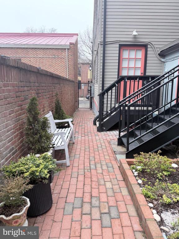 Building Photo - 113 N Fayette St