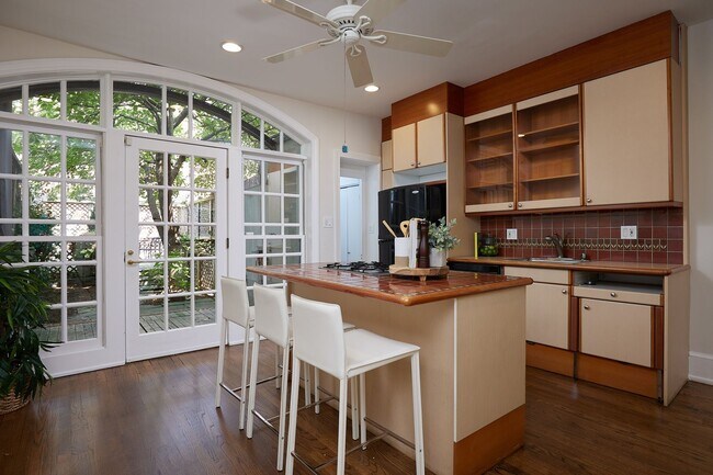 Building Photo - Historic Rowhouse in Central DC (Dupont) w...