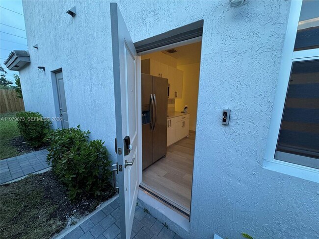 Building Photo - 2623 SE 8th Ct