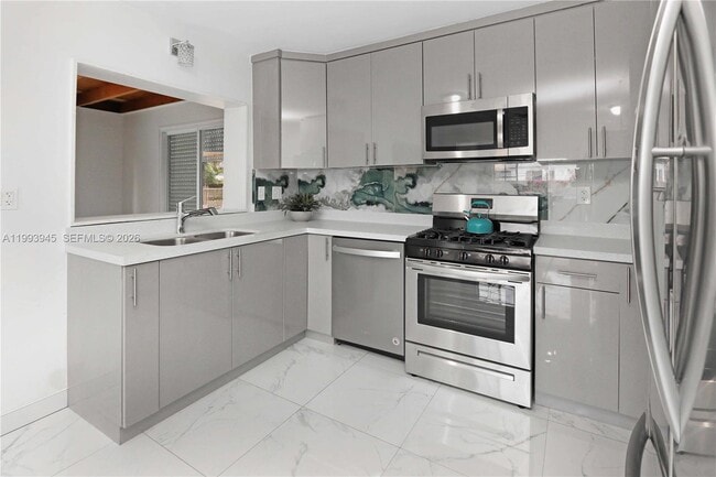 Building Photo - 1510 Hayes St