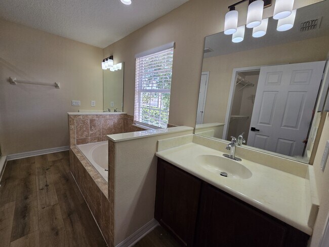 Building Photo - 3521 Sanctuary Dr