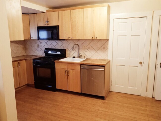 Building Photo - 41 Whittemore Rd