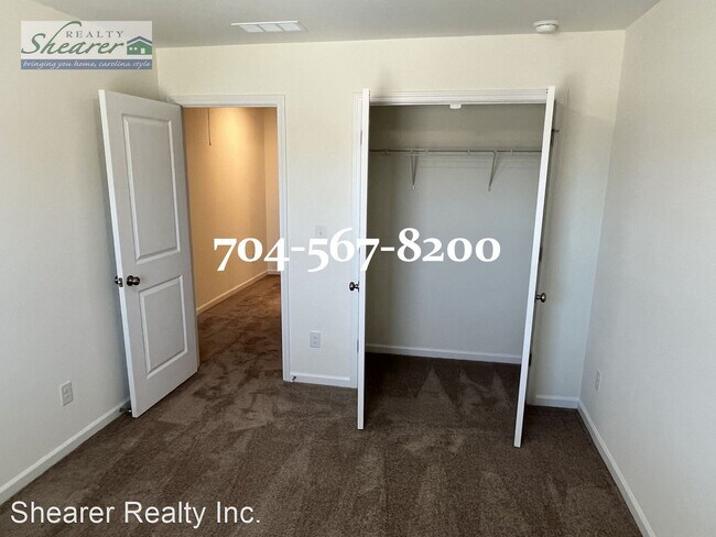 Building Photo - 3 br, 2.5 bath House - 2869 Yeager Drive