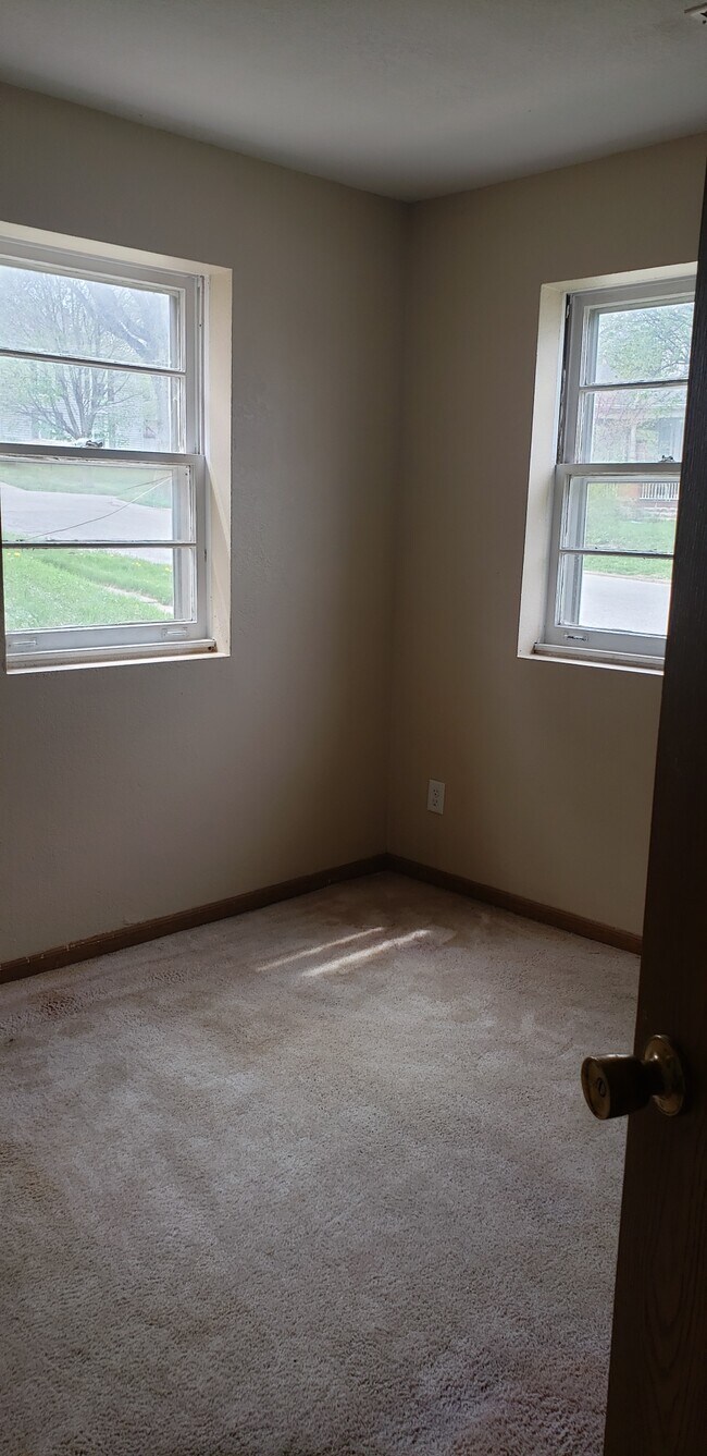 Building Photo - 103 N 6th St