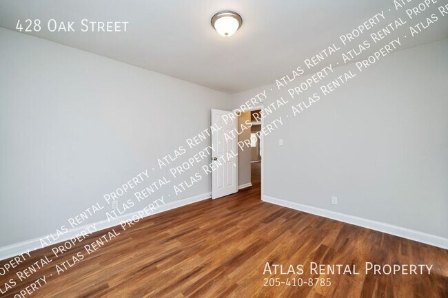 Building Photo - 428 Oak St