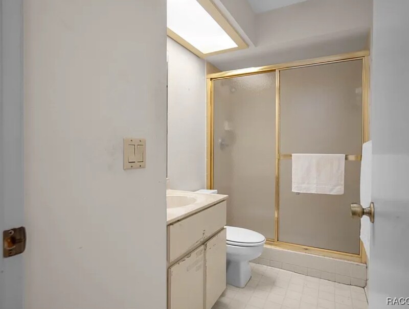 Building Photo - 210 E Glassboro Ct