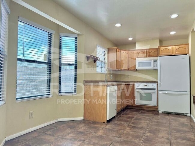 Building Photo - 820 W University Dr