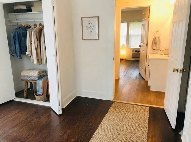 Building Photo - Charming 2bd 1ba Close to the Downtown Durant