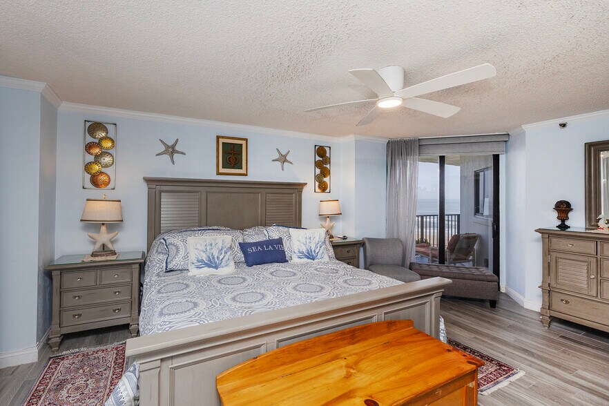 Master Bedroom - 2425 S Atlantic Ave