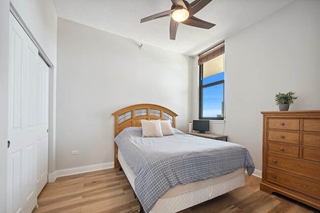 Building Photo - 1464 S Michigan Ave