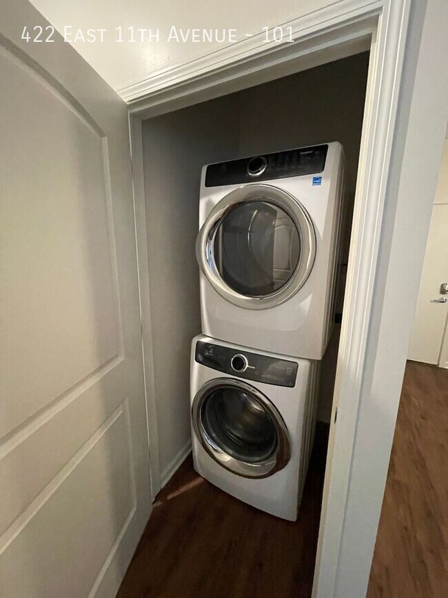 Building Photo - 422 E 11th Ave