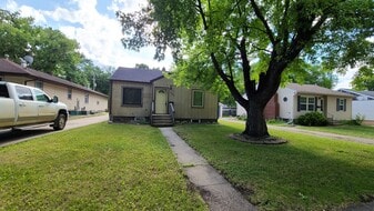 Building Photo - 1326 11th St N