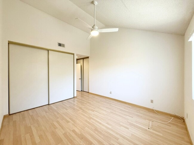 Building Photo - Single Story Townhome in Escondido!
